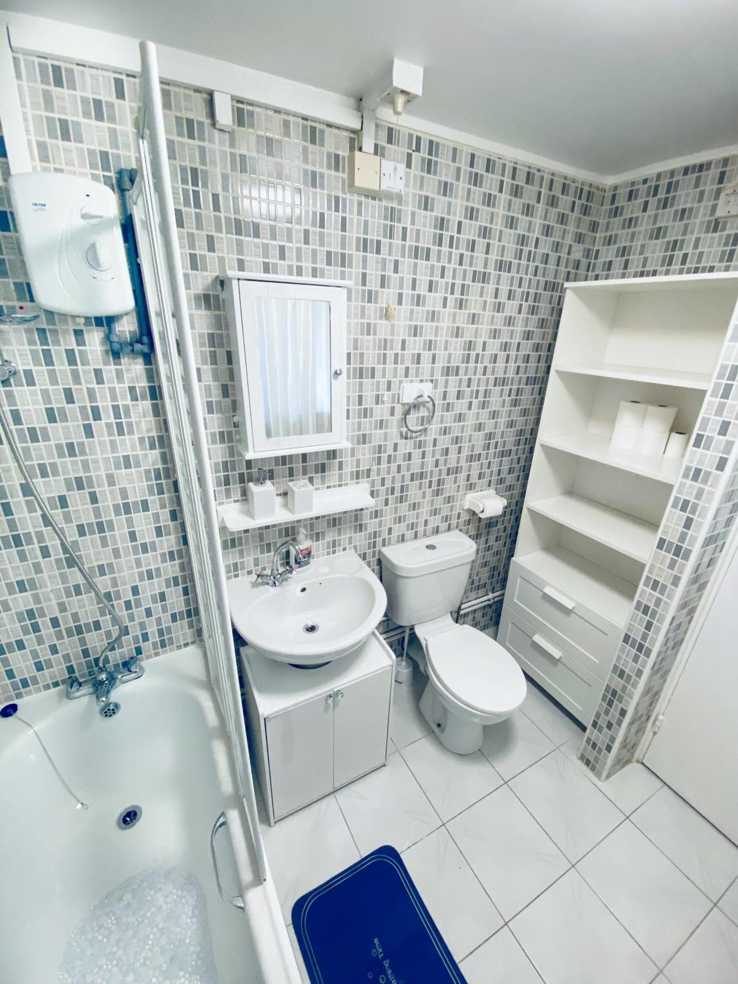 2 Bedroom Flat, Dalston Junction, London Bagian luar foto