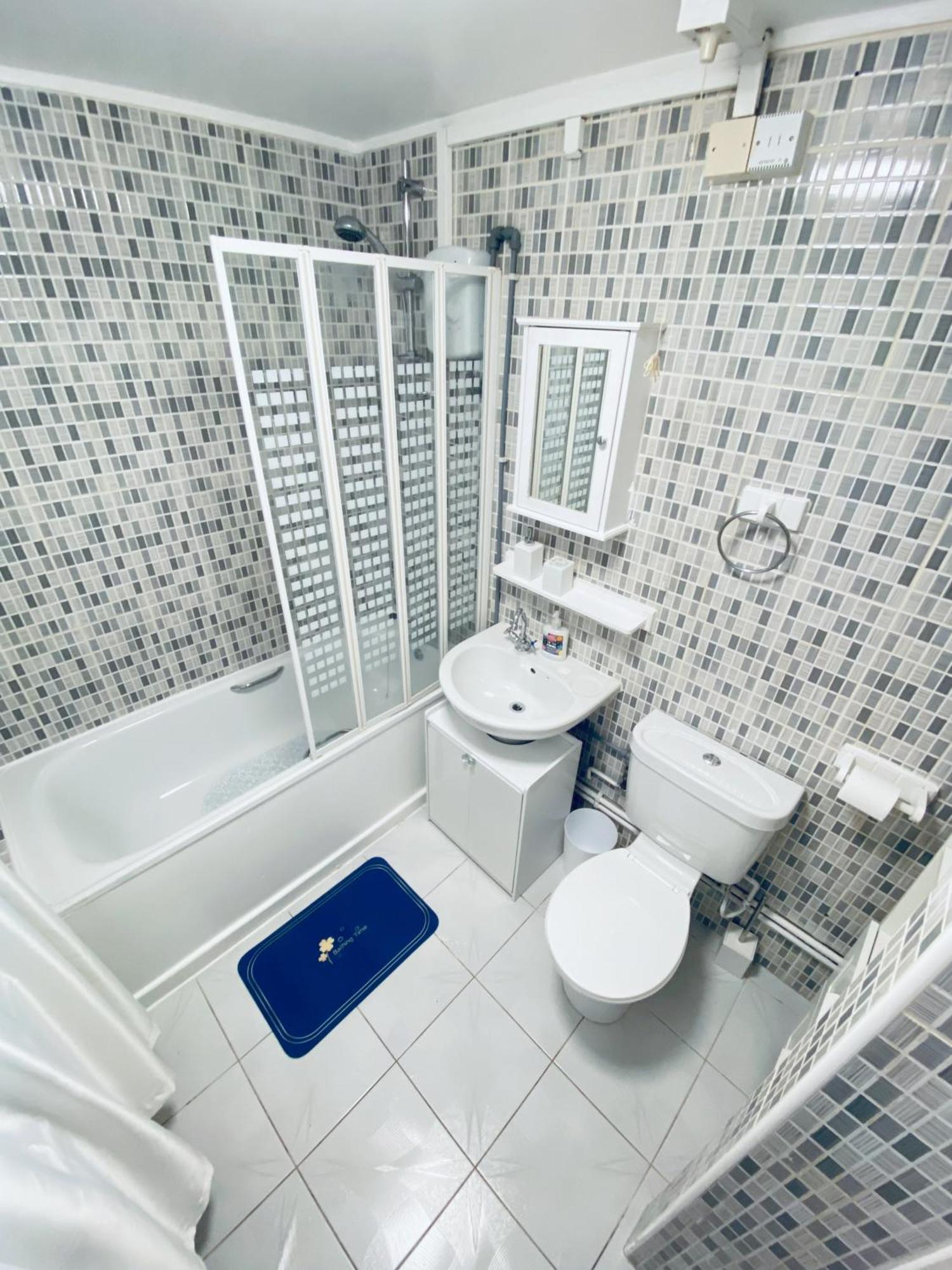2 Bedroom Flat, Dalston Junction, London Bagian luar foto